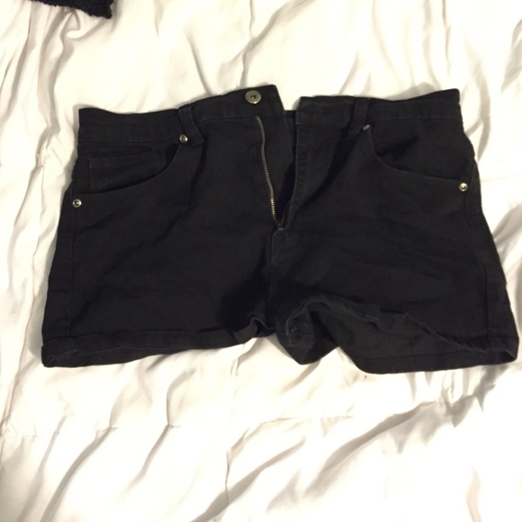 Black sky high shorts