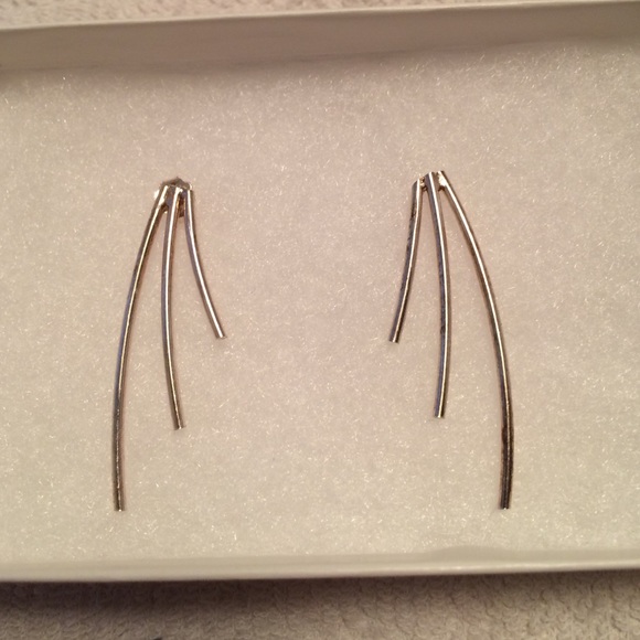 Silver Three-Pronged Stud Earring - Picture 2 of 3
