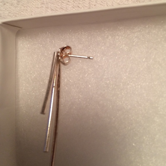 Silver Three-Pronged Stud Earring - Picture 3 of 3