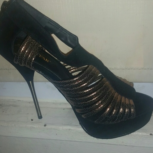 Shoes - Picture 3 of 3