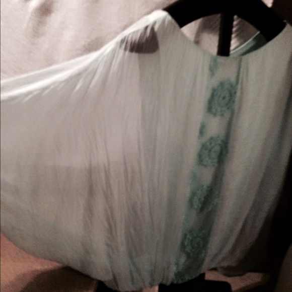 ✳️BUNDLED✳️ Mint Green Kimono sleeve Top - Picture 2 of 4