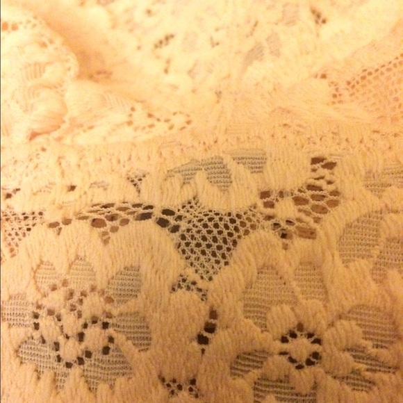 Nude lace brallette - Picture 2 of 4