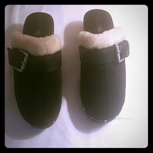 Warm and fuzzy black clogs