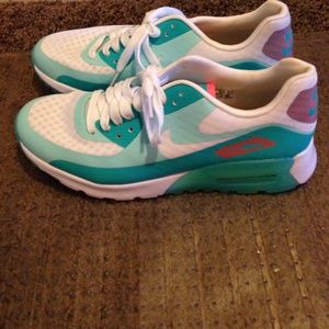 Nike AirMax size 7.5 brand new white and teal