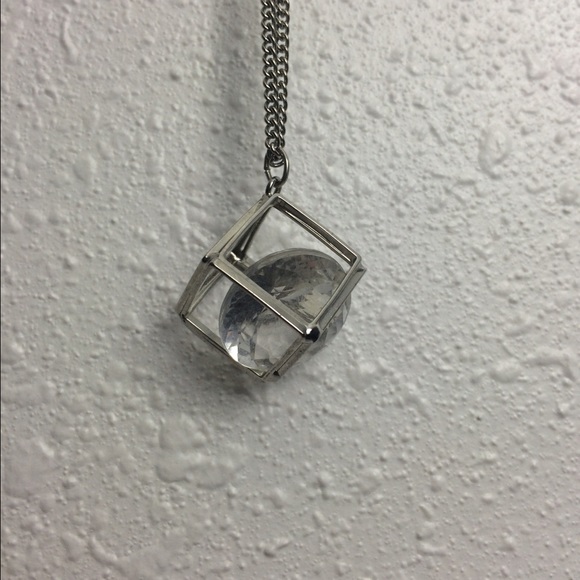 Long cubed necklace - Picture 1 of 3