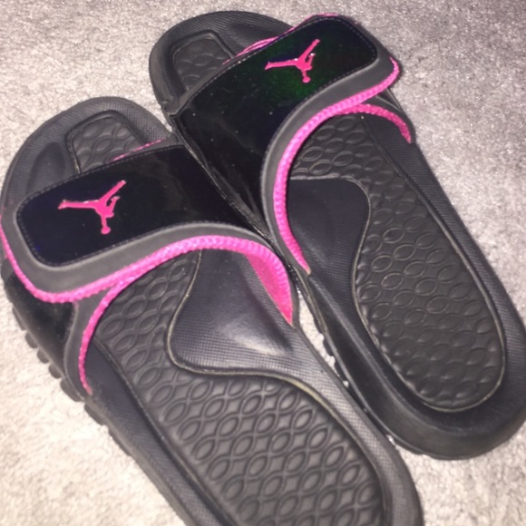 Authentic JORDAN sandals (Size 6Y)
