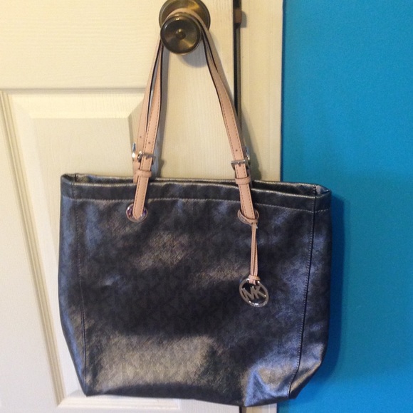 ❌SOLD❌Michael Kors Jet Set Bronze Tote Bag - Picture 1 of 4