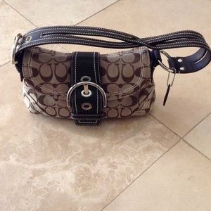 🎉🎉REDUCED🎉🎉 Coach signature handbag