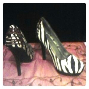 Madden Girl  black and whiteStriped Pumps