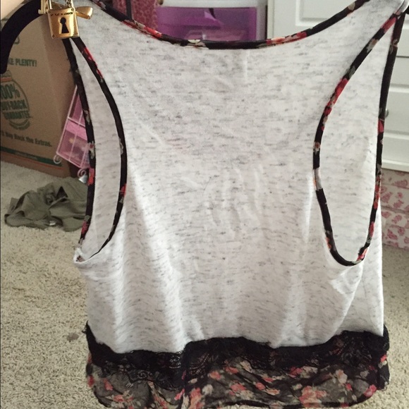 Tank/shirt - Picture 2 of 4