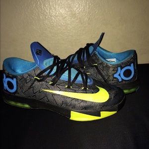 KD 6 "Away II" Size 6.5y