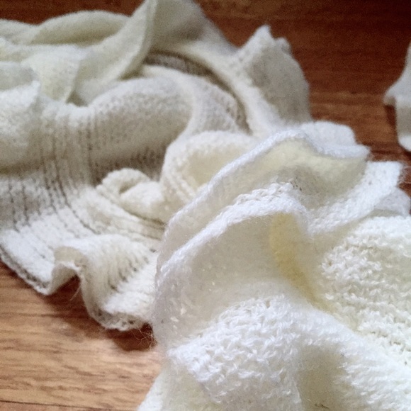 soft ruffle scarf❄️