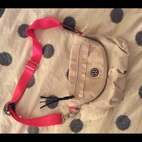 lululemon Festival Bag in Dune / Pink