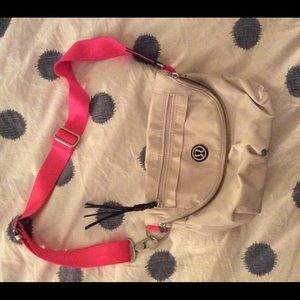 lululemon Festival Bag in Dune / Pink