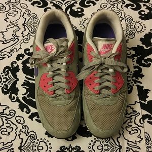 Nike Air Max size 7 Silver Pink Purple