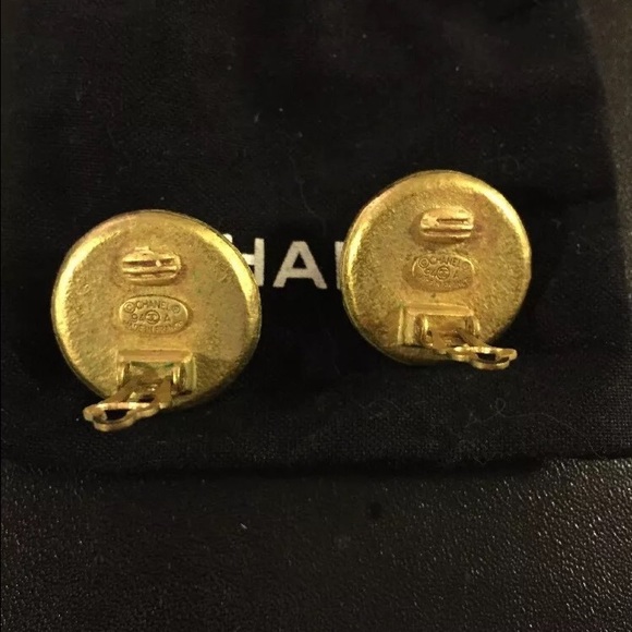 Authentic Chanel frog clip earrings - Picture 2 of 4