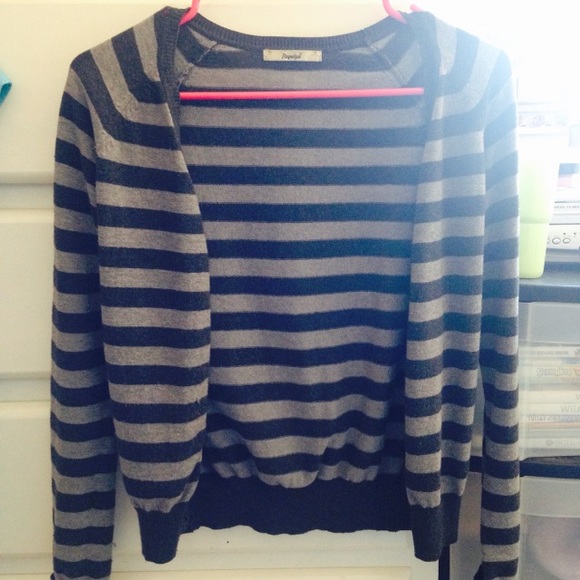 sweater - Picture 1 of 2