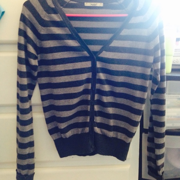 sweater - Picture 2 of 2