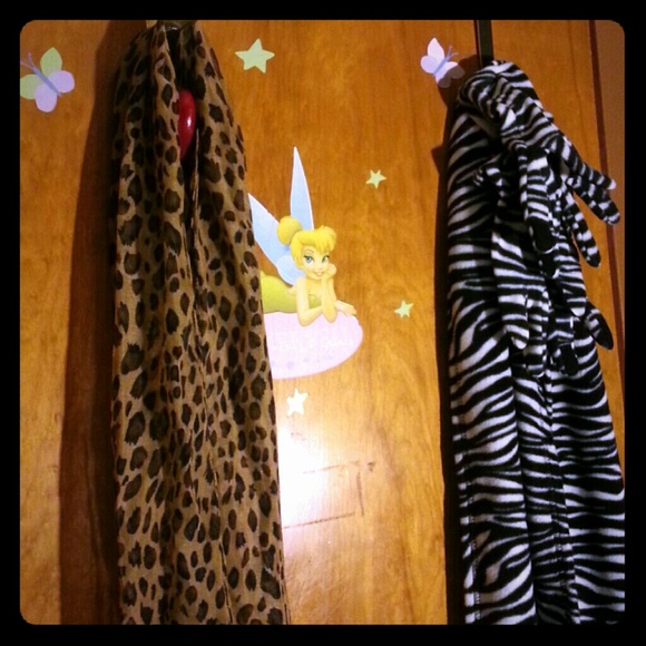 Animal print scarves and gloves - Picture 1 of 4