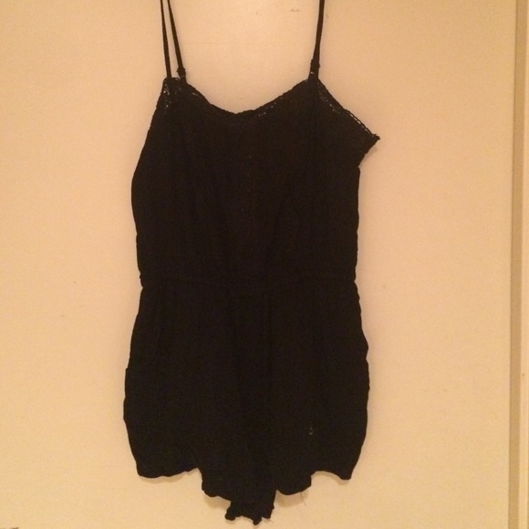 Black short Forever 21 romper