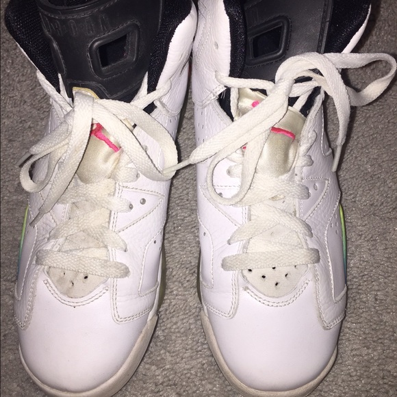 Authentic JORDAN sneakers (Size 6Y) ON HOLD