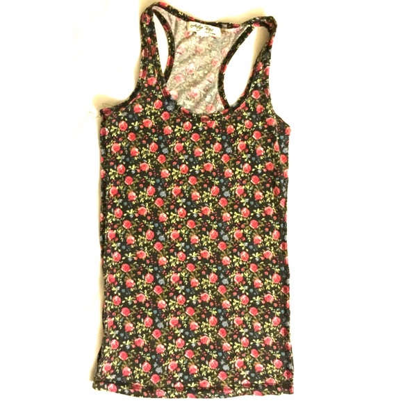 ❌SOLD in bundle🚫 Black & red rose tank top - Picture 1 of 2