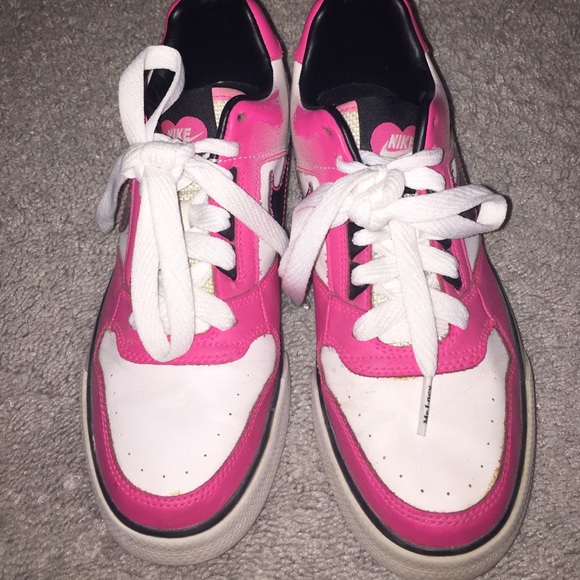 Authentic NIKE AIR FORCE sneakers (size 7)