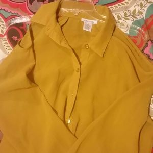 Shoulder cut outs and long blouse. Super cute.