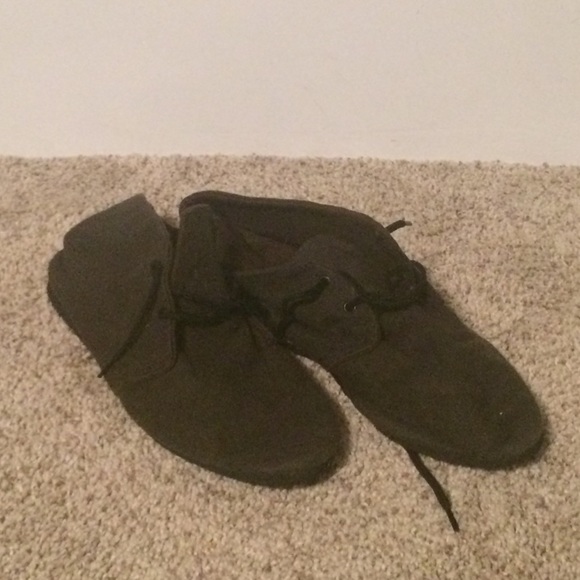 Light weight dark green shoe