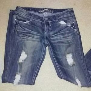 Distressed denim skinny jeans