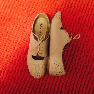 Rampage tan shoes