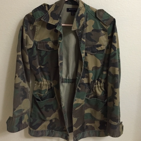 Urban Outfitters Jackets & Blazers - Urban Outfitters army green print anorak XS