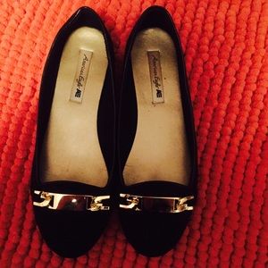 Black and gold buckle American eagle flats