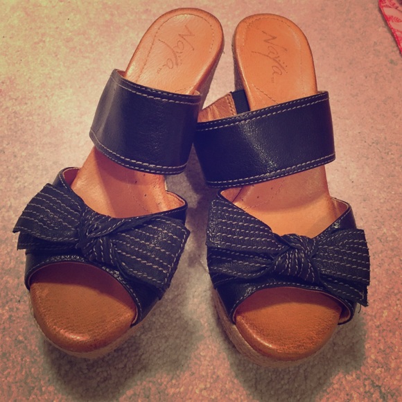 NAYA leather wedges