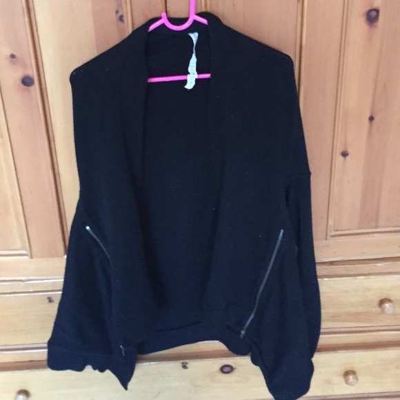 Lululemon black throw over