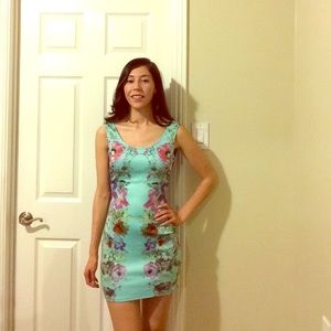 Floral bodycon summer dress!