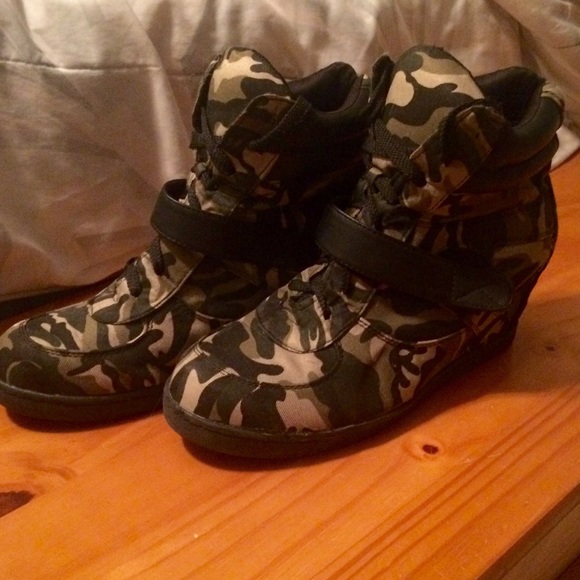 💚 Camo Sneaker Wedges 💚
