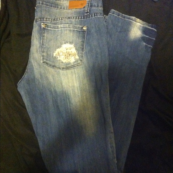 Light wash skinny jeans