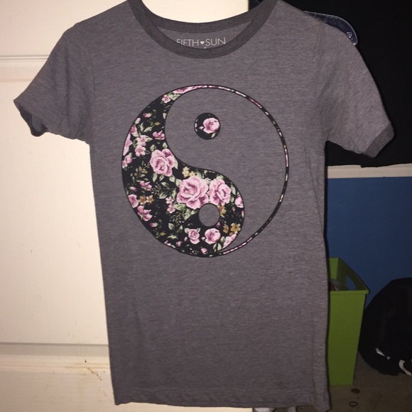 Cute floral t shirt NWOT