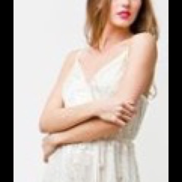 Couture by Yumi Kim - Picture 2 of 4