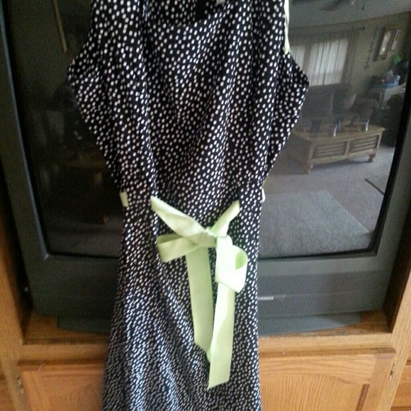 Dress - Picture 2 of 3