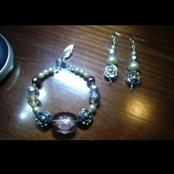 Bracelet and matching earrings - Picture 1 of 2