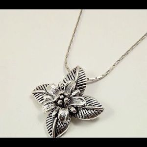 Flower leaf necklace