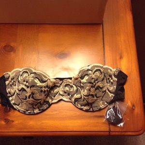 New Black & Gold Strapless Convertible Bra