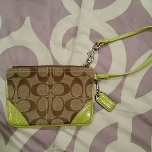⭐️ Coach Wristlet