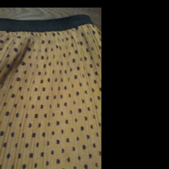 Taupe pleated polka dot skirt - Picture 2 of 3