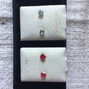 2 pairs of earrings