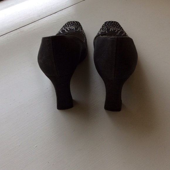 Stuart Weitzman charcoal gray peau de soie pumps - Picture 3 of 4