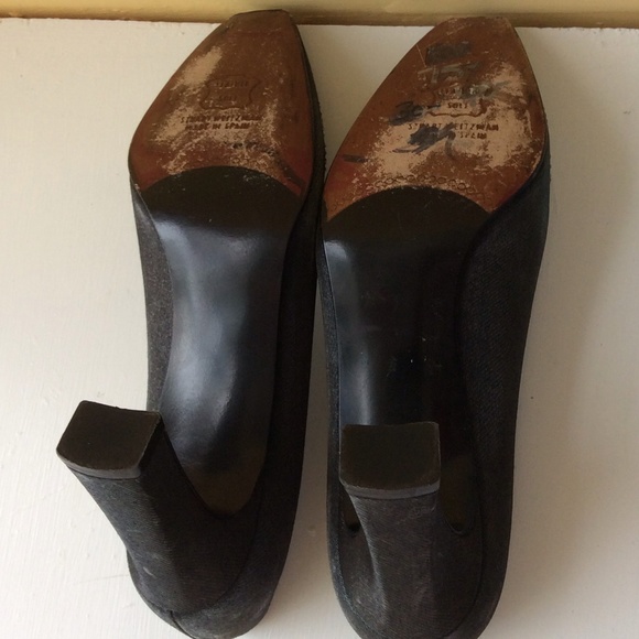 Stuart Weitzman charcoal gray peau de soie pumps - Picture 4 of 4