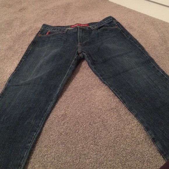 Guess Capris - Picture 1 of 3